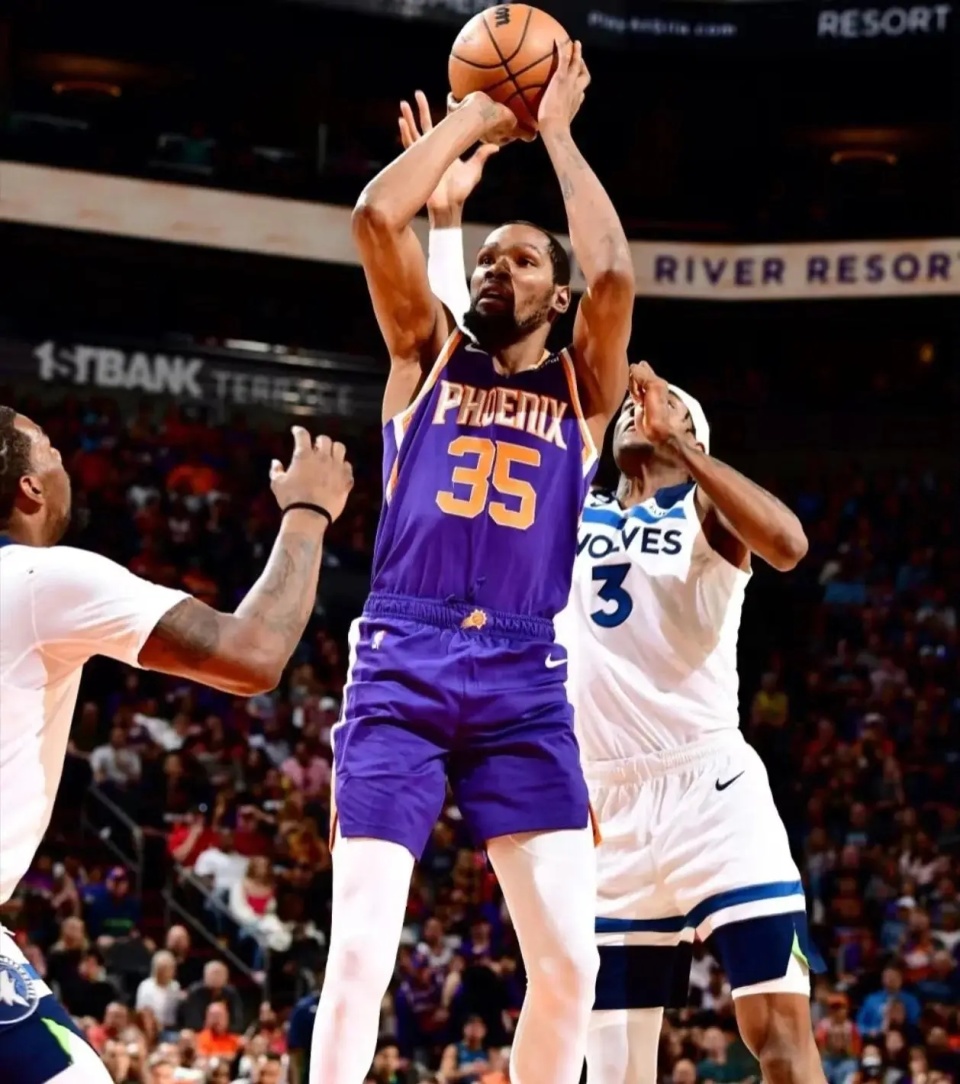 kaiyun平台官方网站杜兰特迎来十二赛季出色发挥，TES观众热烈欢呼！