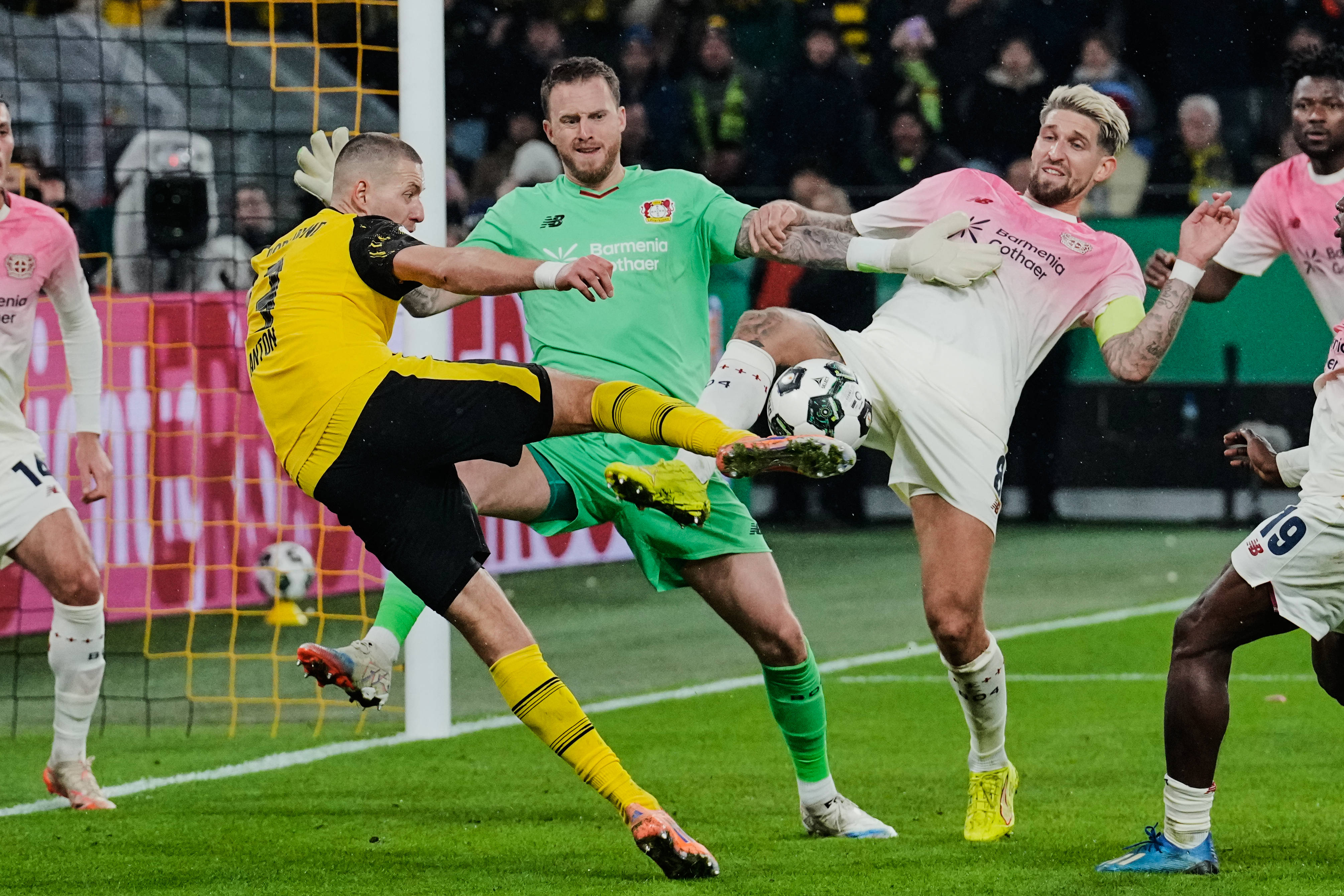 开云体育网页登录赛前突围战来临，勒沃库森围绕德国杯刷新队史纪录，底气十足，年轻球员得到机会的简单介绍